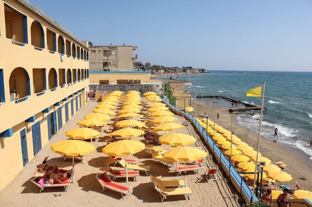 Grand Hotel Dei Cesari Dependance Anzio Bagian luar foto