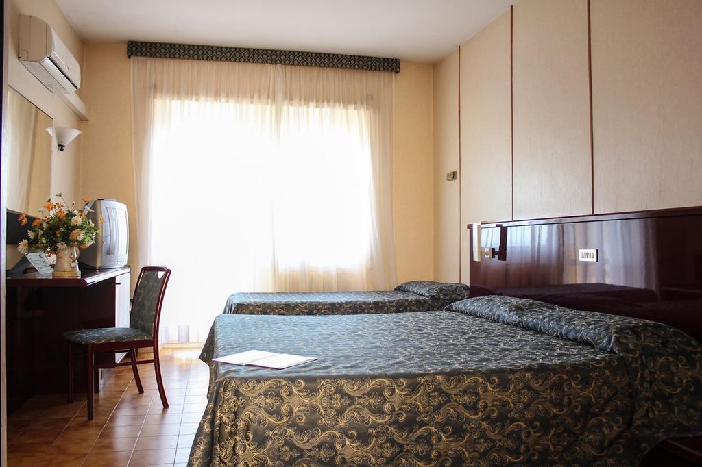 Grand Hotel Dei Cesari Dependance Anzio Bagian luar foto