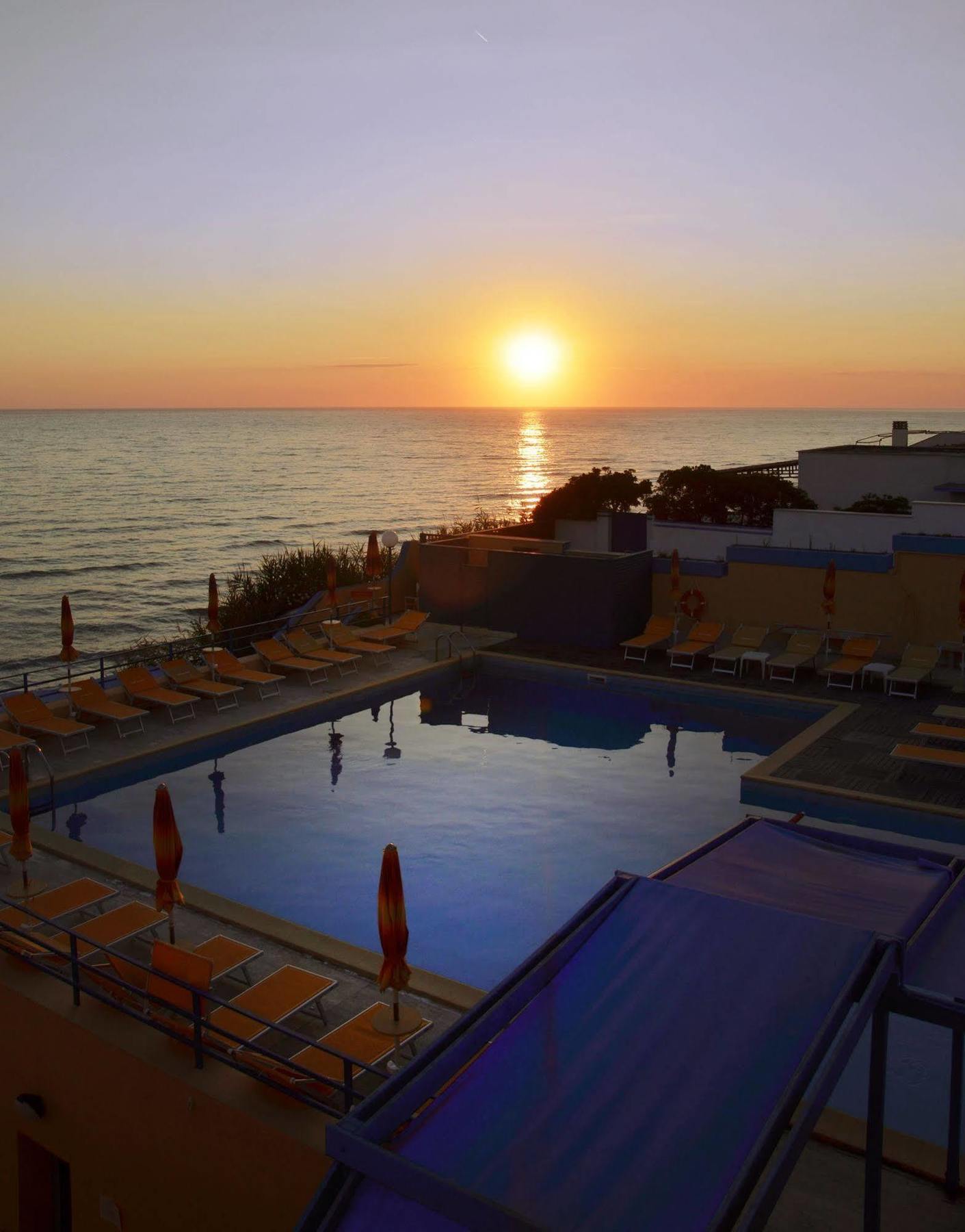 Grand Hotel Dei Cesari Dependance Anzio Bagian luar foto